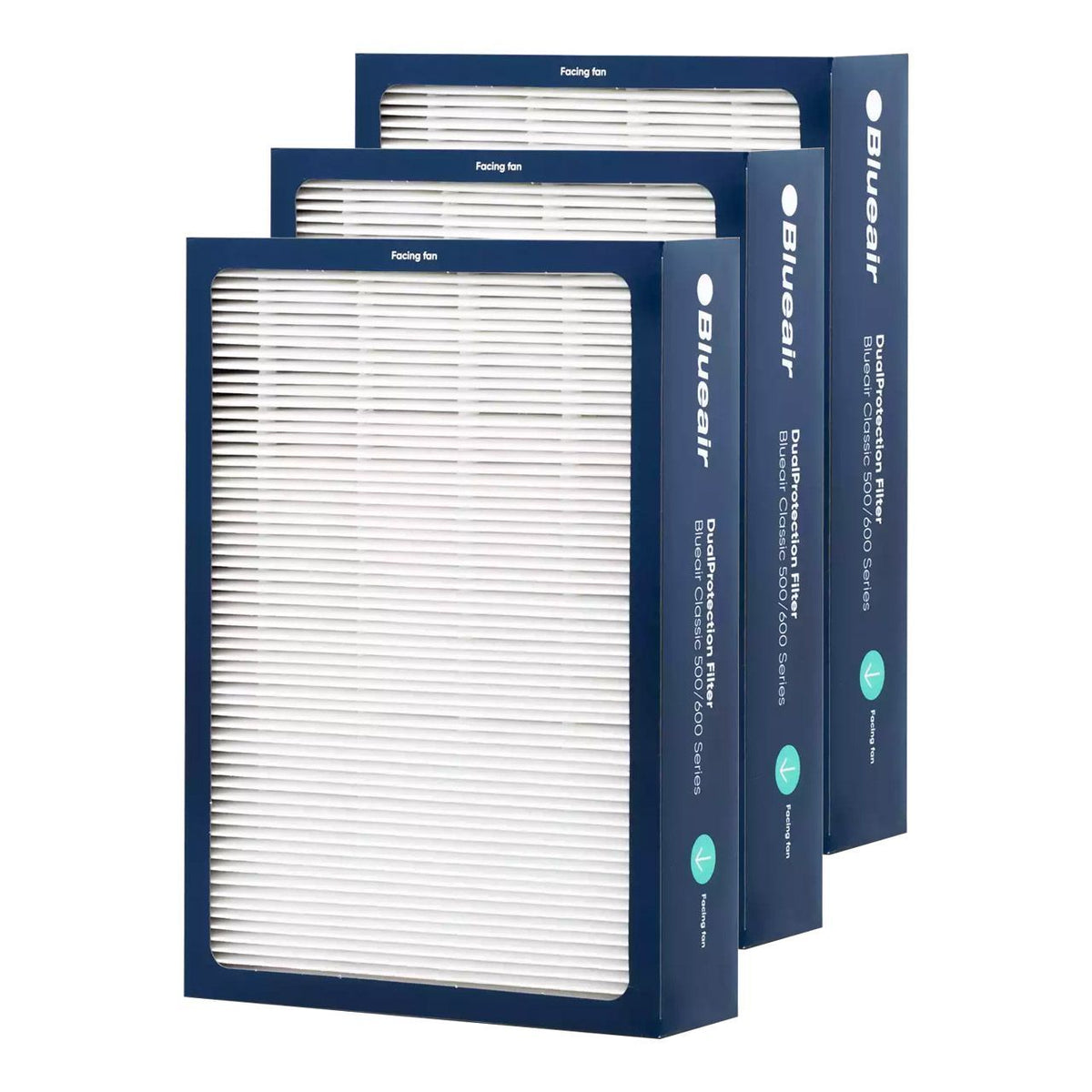 Drei Blueair DualProtection Ersatzfilter mit gefaltetem Filtermedium in blauer Verpackung, gestaffelt nebeneinander