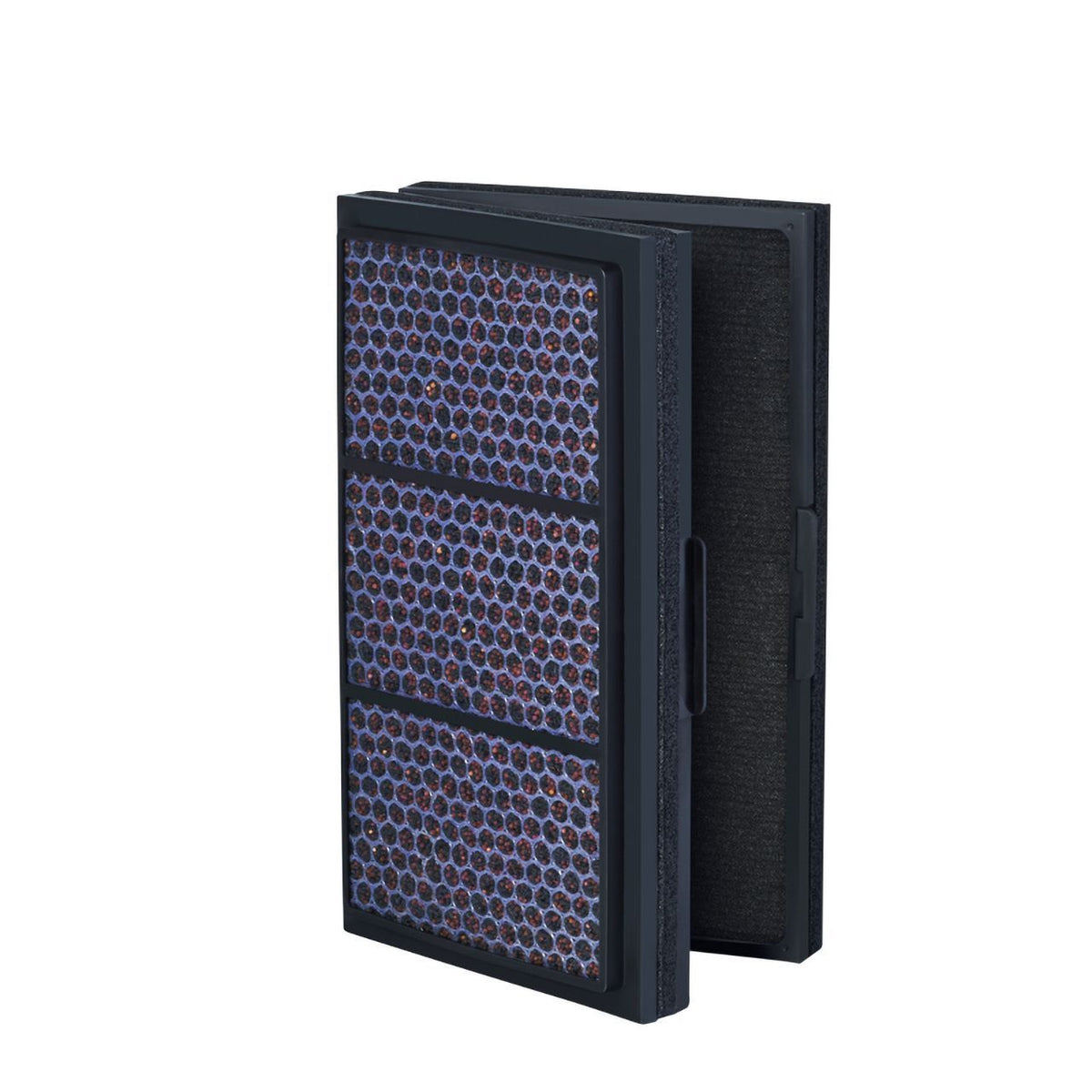Blueair Pro Rauchstoppfilter mit Wabenstruktur und Aktivkohleschicht, Schrägansicht von zwei Filtern